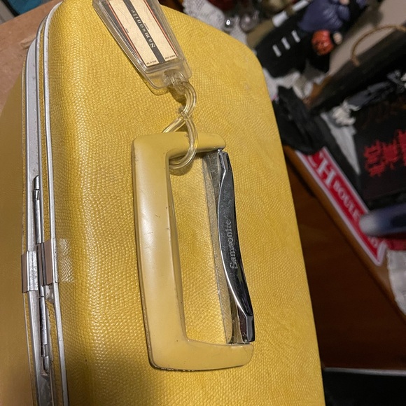 Yellow Traincase - Picture 6 of 6